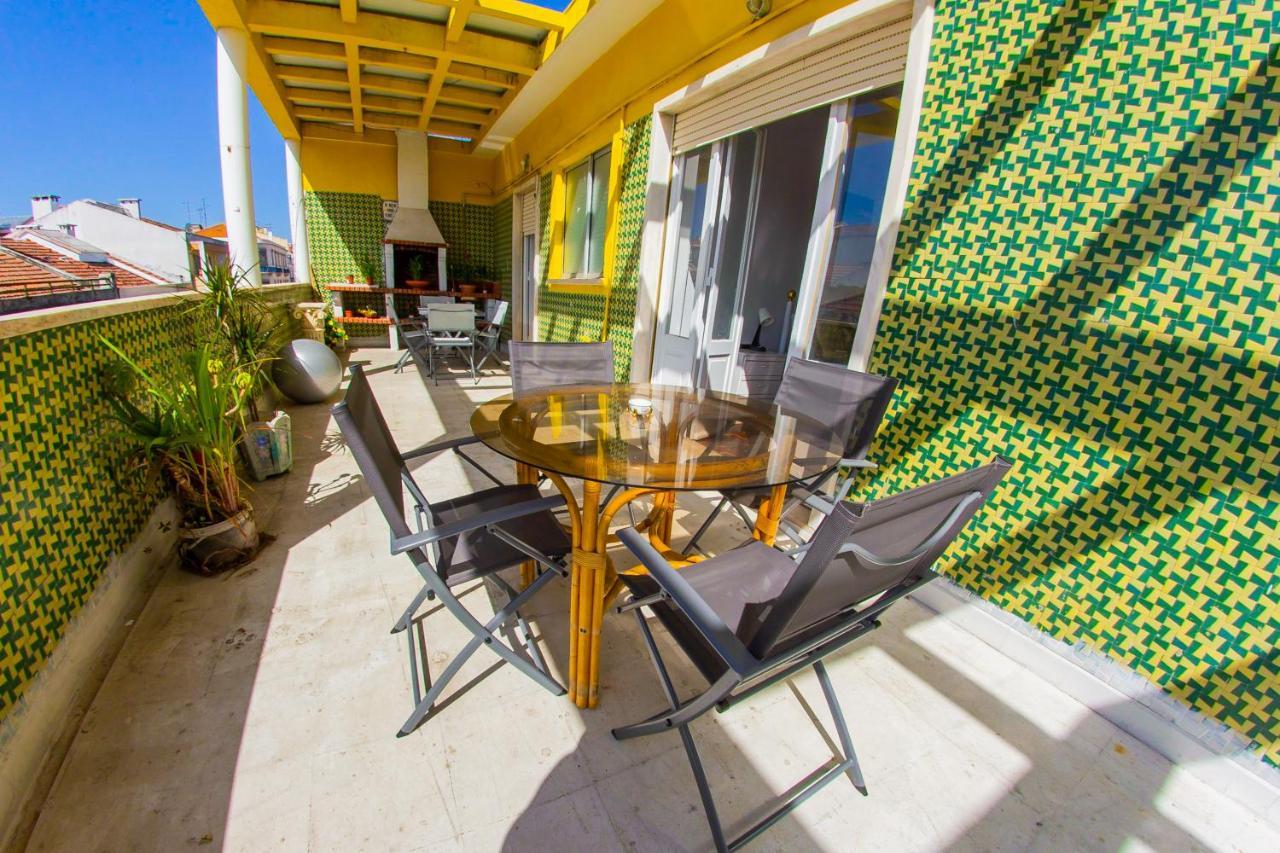 Lar Dois Coracoes Hostel Alges Exterior photo